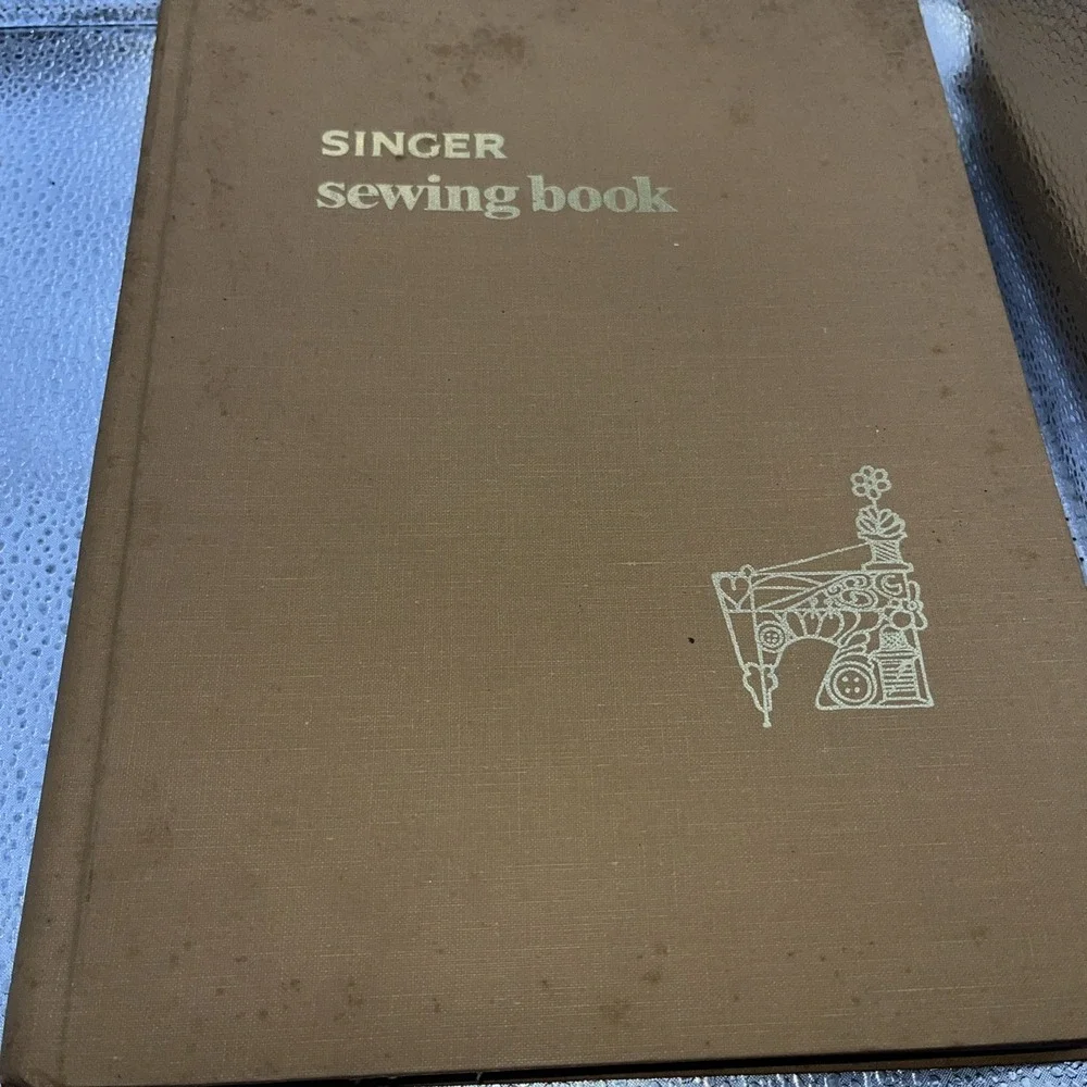 Vintage Hardcover Singer Sewing Book 1969 1st Edition Gladys Cunningham 8 Print